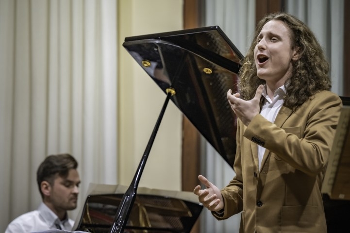 Kevin King, tenor in Davorin Dolinšek, klavir / Sobota, 16 Oktober 2021